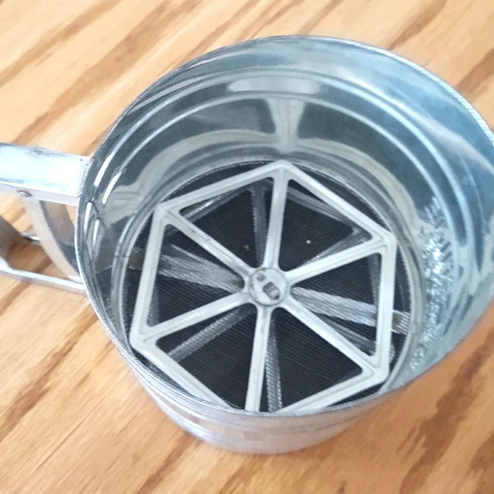 Vintage Sift-Chine Double Screen Sifter